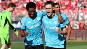 Bayer Leverkusen chiến thắng